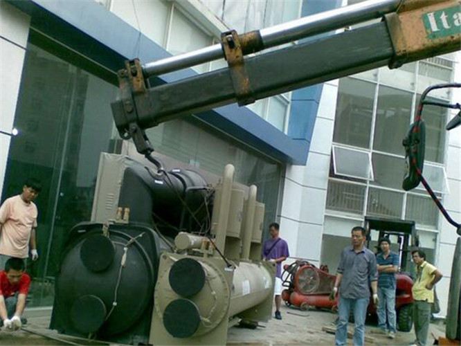 大观区随车吊和汽车吊的核心区别是什么？哪种更省钱？